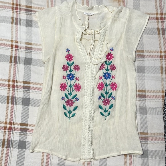 Lightweight shirt, brand blue pepper, size Large color beige - Picture 1 of 4